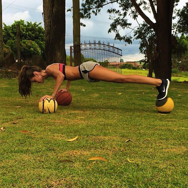 Video: Πώς θα κάνετε σωστά την άσκηση σανίδα;