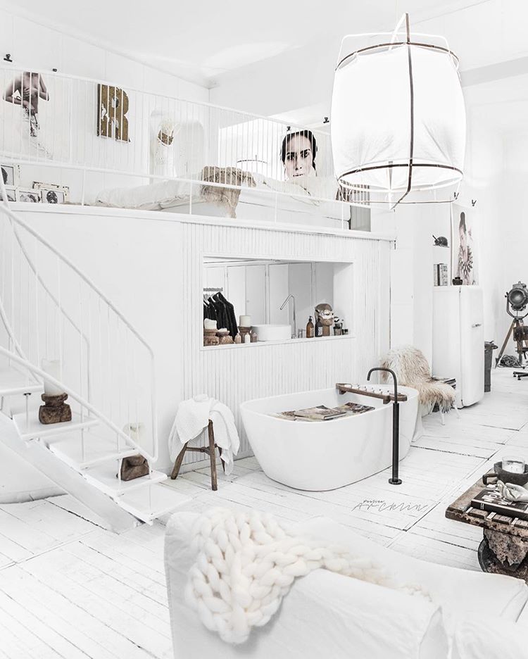 Μπορεί ένα κατάλευκο σπίτι να είναι girly;