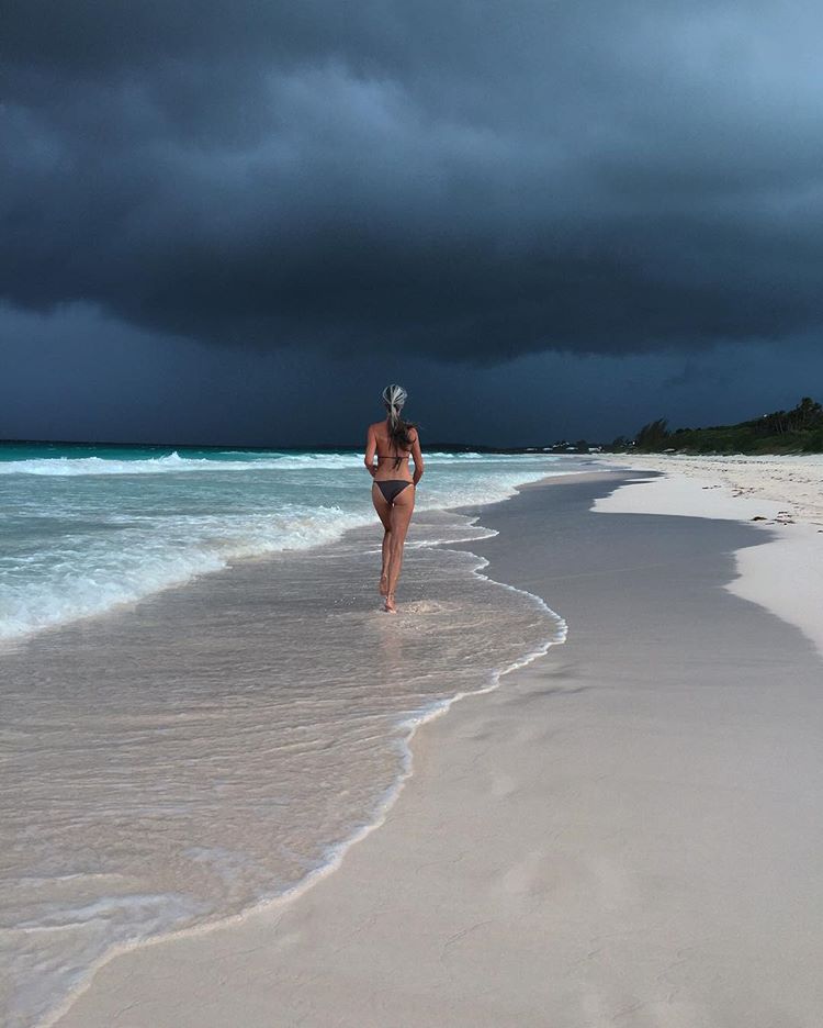 H γυναίκα που κυνηγά τις τροπικές καταιγίδες