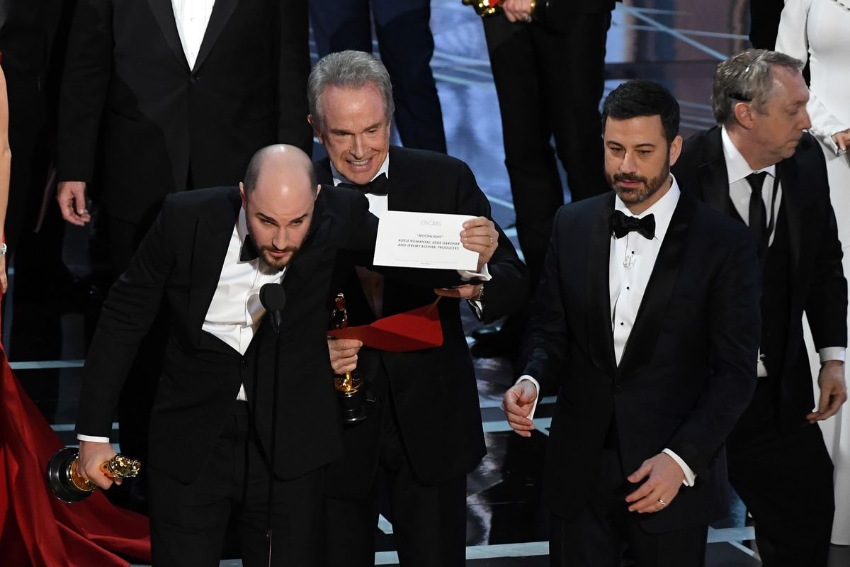Γιατί νιώσαμε κι εμείς άβολα παρακολουθώντας την γκάφα των φετινών Όσκαρ;