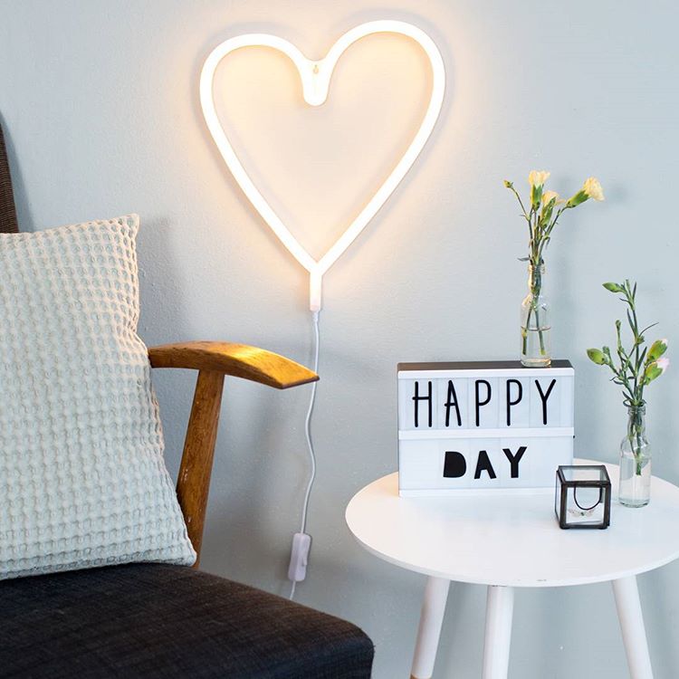 Βρήκαμε το φωτιστικό που έχουν όλες οι instagrammers