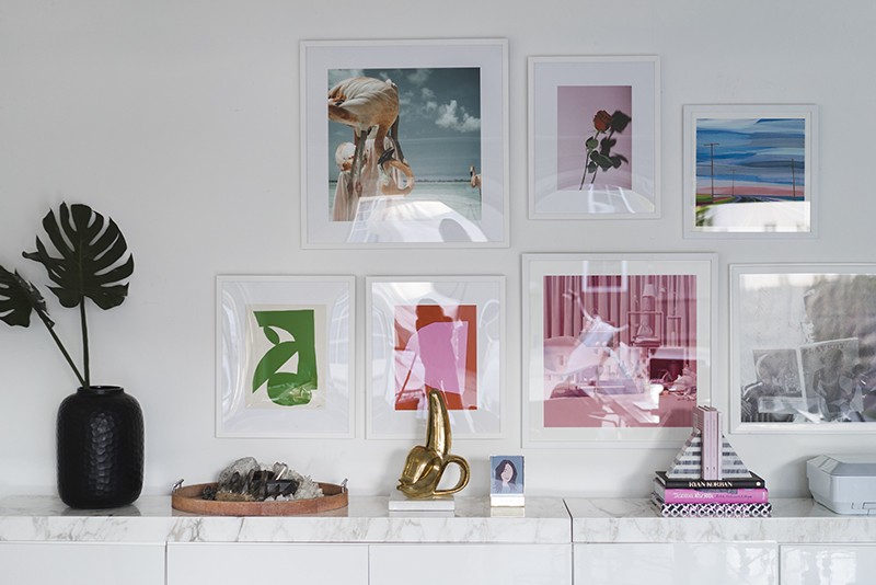 Δείτε πώς θα τοποθετήσετε εύκολα τα καδράκια στον τοίχο σας (VIDEO)