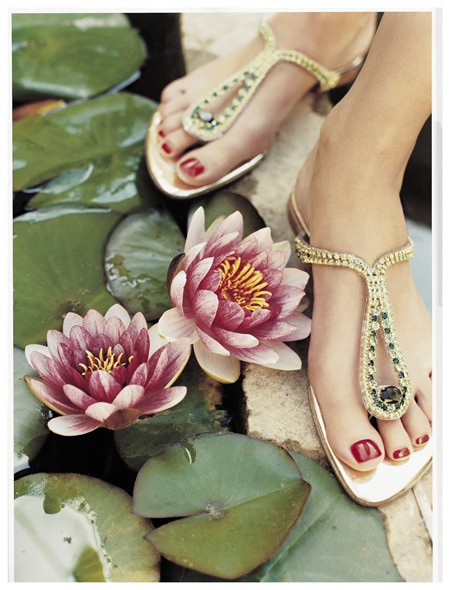 5 θεραπείες για αφυδατωμένες φτέρνες (τα σέξι πέδιλα σε περιμένουν)