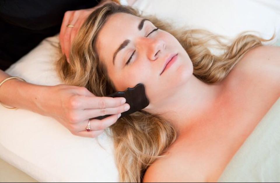 Με αυτό το μασάζ το πρόσωπο δείχνει νεανικό (με € 25)