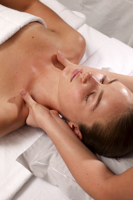 Μπορούμε να κάνουμε καθαρισμό προσώπου όπως η Dr Pimple;