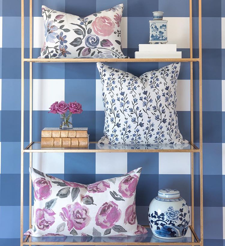 Πώς θα προσθέσετε καρό πινελιές στο χώρο σας