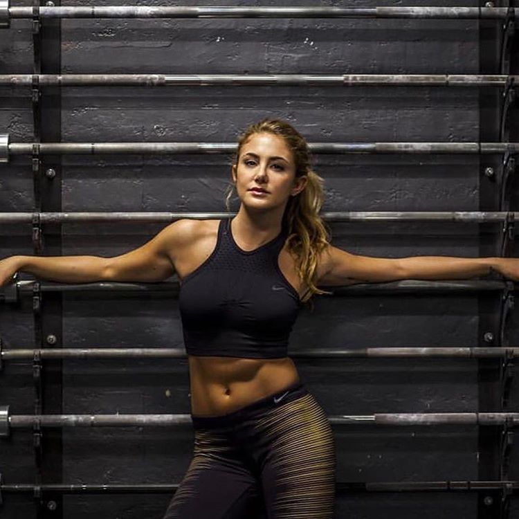 Τι κάνει μια διάσημη trainer για καυτό σώμα;