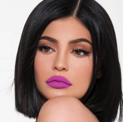 Ξέχνα το μοβ, αυτό είναι το κραγιόν που θες τώρα!