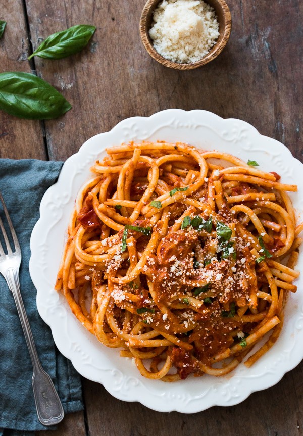 Μια μεσογειακή μακαρονάδα που θα λατρέψεις