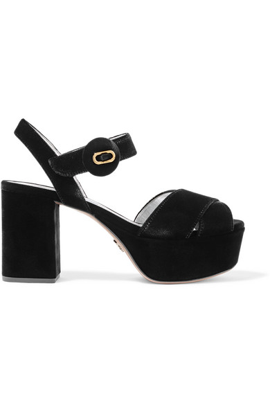 H Dakota Johnson με το τέλειο σέξυ λουκ