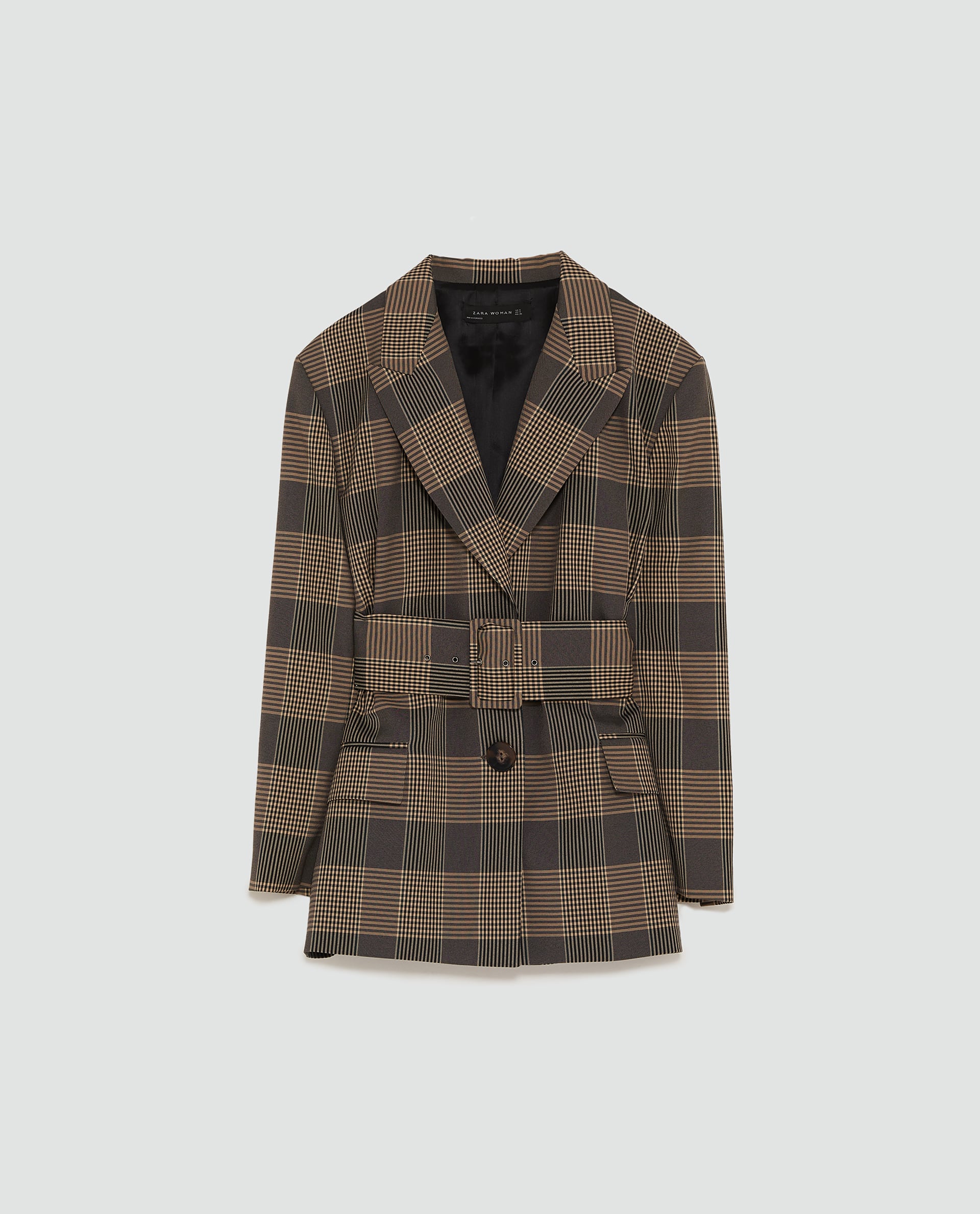 H Emily Ratajkowski με μπλέιζερ Zara