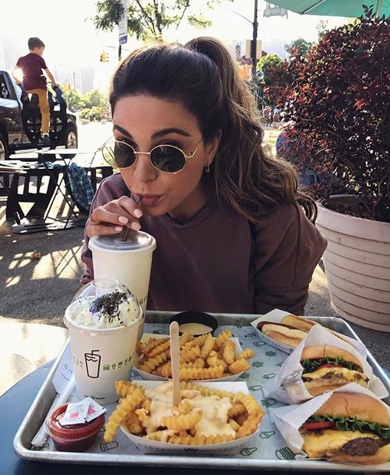 Επιλέγεις junk food όταν είσαι αγχωμένη; Δες πώς θα βάλεις τέλος σε αυτήν την συνήθεια μια για πάντα