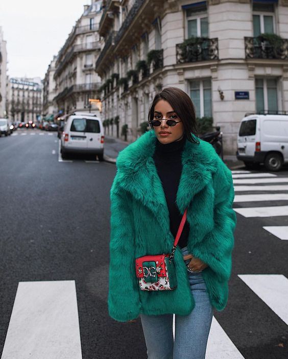 Αυτά τα look θα σε πείσουν να επιλέξεις τα πιο ιδιαίτερα πανωφόρια