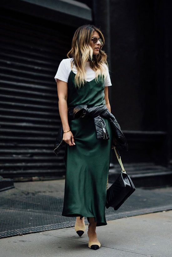 18 εμφανίσεις που αποδεικνύουν πως το slip dress έχει και φθινοπωρινό χαρακτήρα