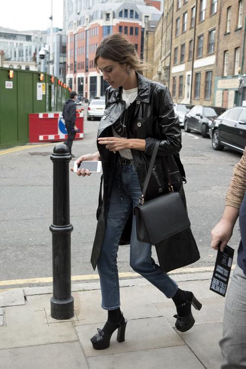 Τα trench coats που φορούν τώρα οι σταρ