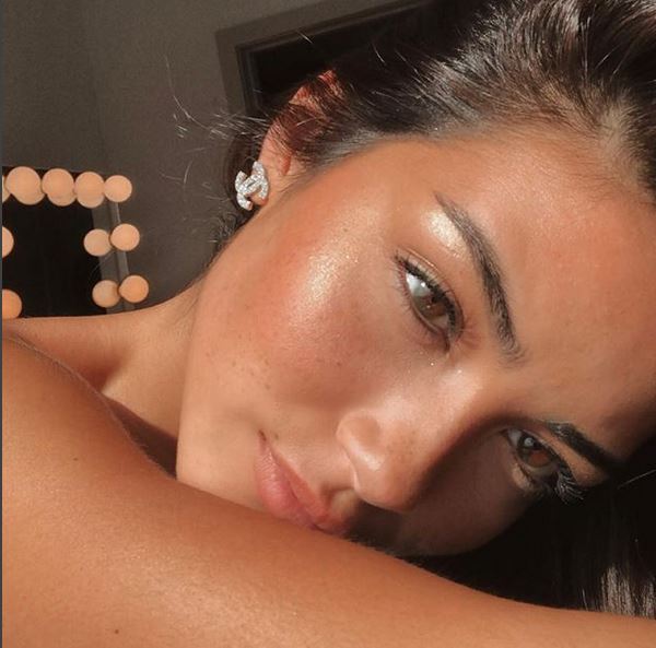 To μακιγιάζ που θα αναδείξει τη μαυρισμένη επιδερμίδα σου