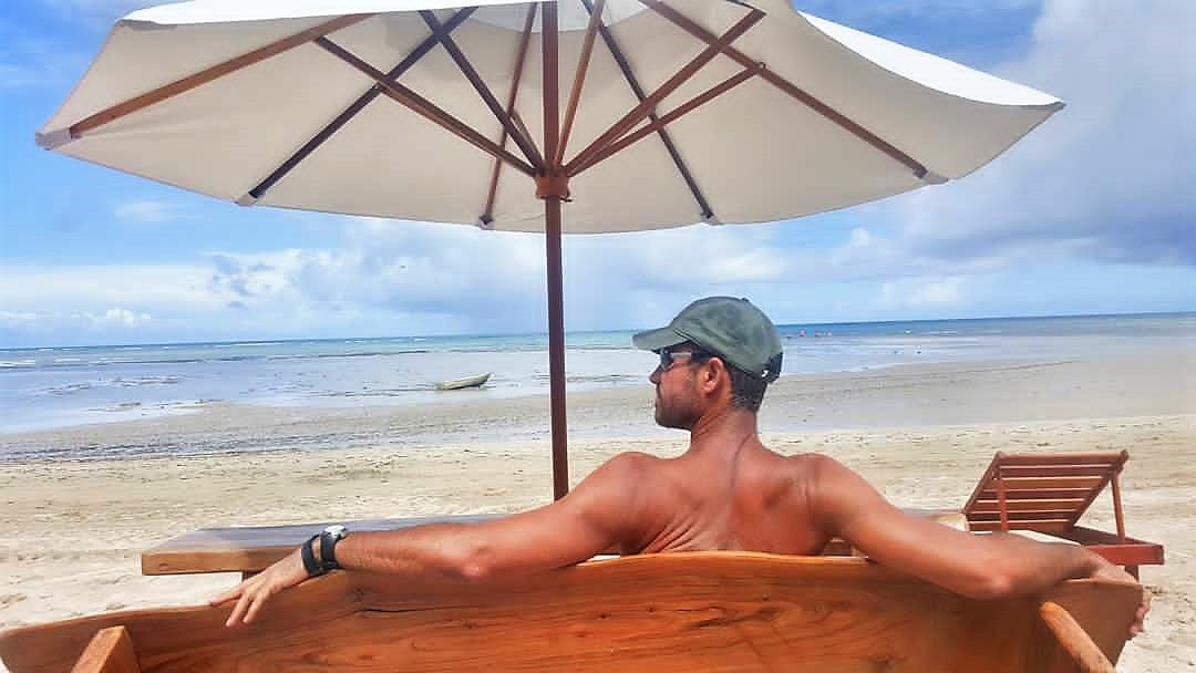 ΒΙΝΤΕΟ: Ο σέξυ γιατρός που υπόσχεται να μείνουμε νέοι