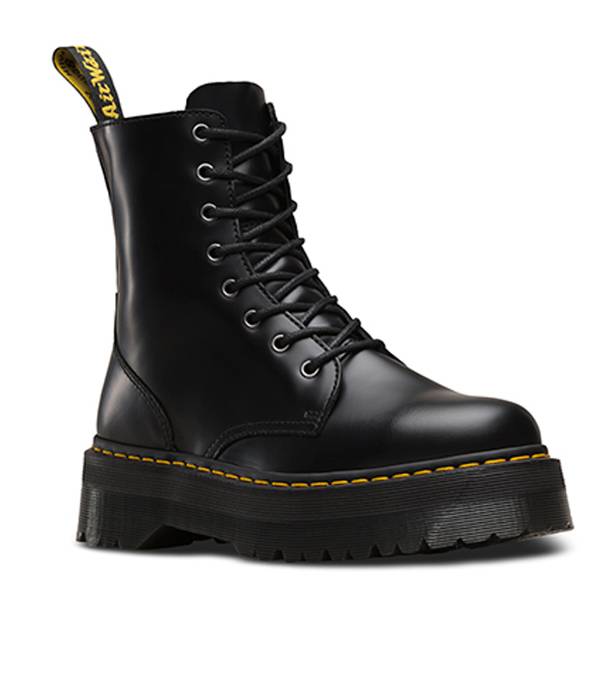 Sold out τα αγαπημένα μποτάκια της Bella Hadid