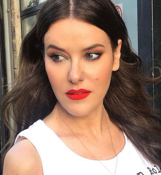 Coral makeup: Το beauty look που θα απογειώσει το μαύρισμά σου