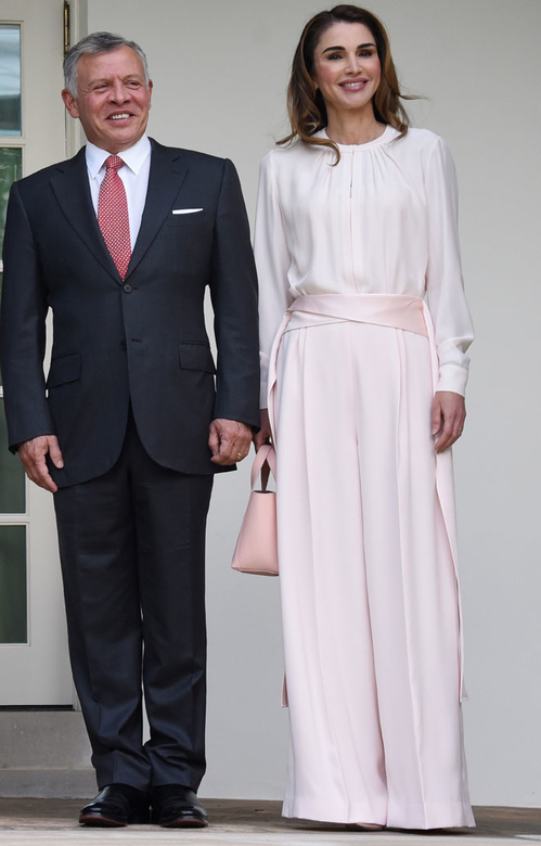 Powder Pink: Το χρώμα που λατρεύουν οι royals