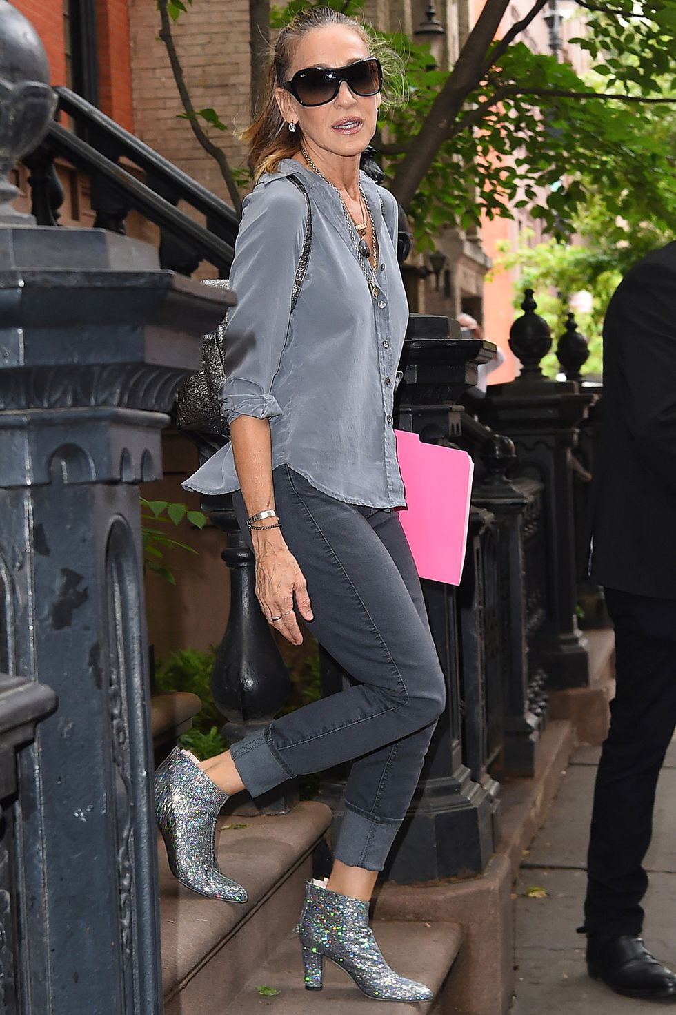 Booties + τζην: Ο αγαπημένος συνδυασμός του φθινοπώρου