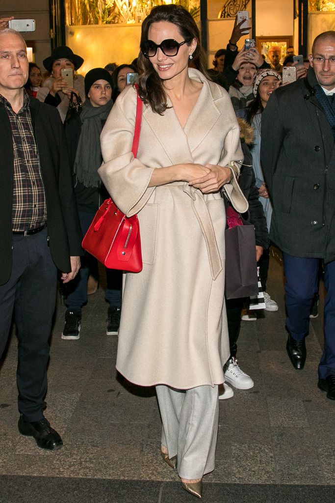 H Angelina Jolie με υπέρκομψο λουκ