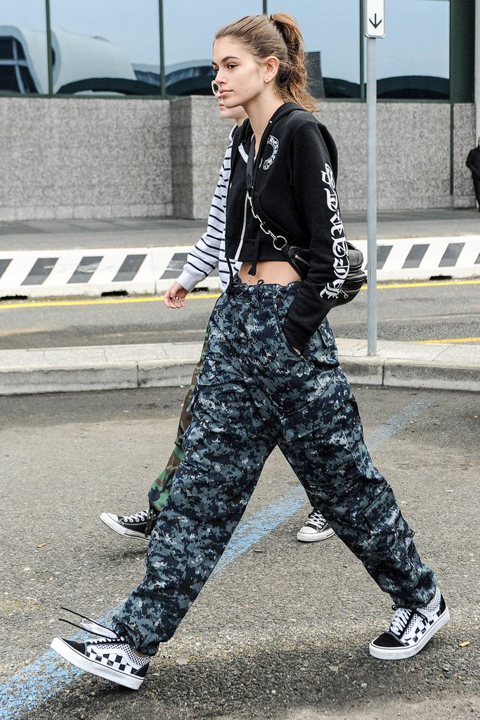 Aν φοβάσαι να φορέσεις μιλιτέρ παντελόνι δες την Kaia Gerber