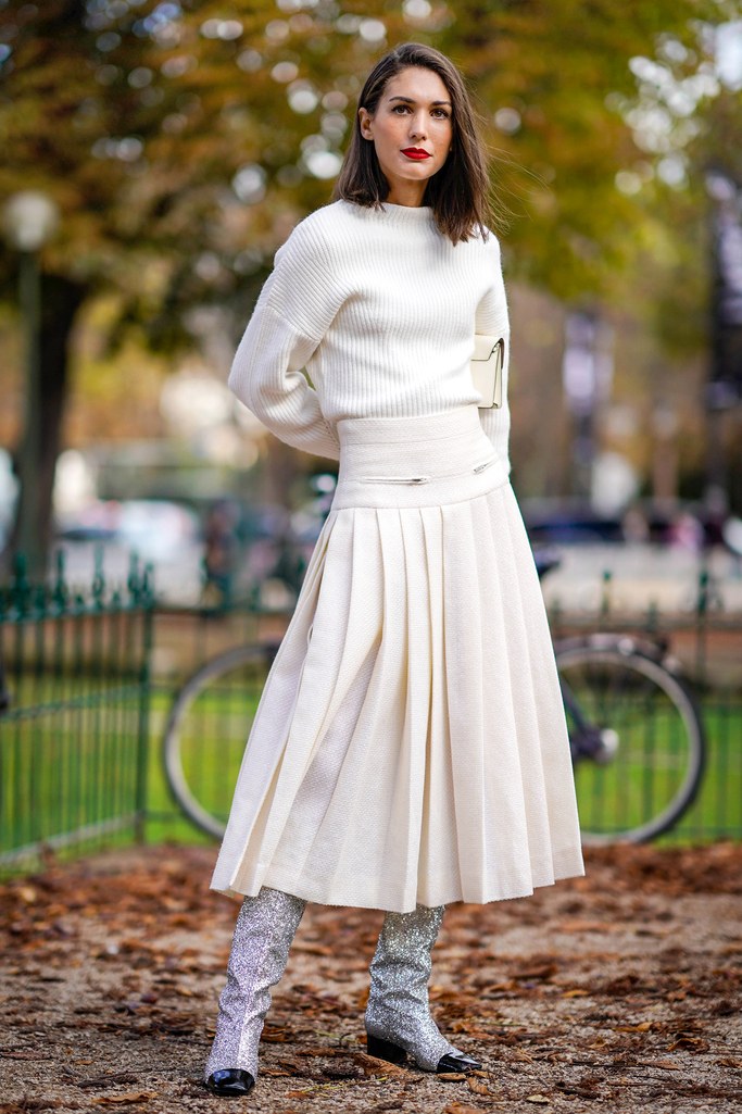 15 μεταβατικά outfits που σε βγάζουν από τη δύσκολη θέση σε χρόνο ρεκόρ