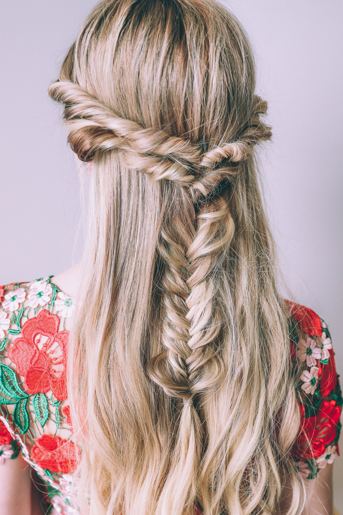 3 εύκολα χτενίσματα που θα σου λύσουν τα χέρια