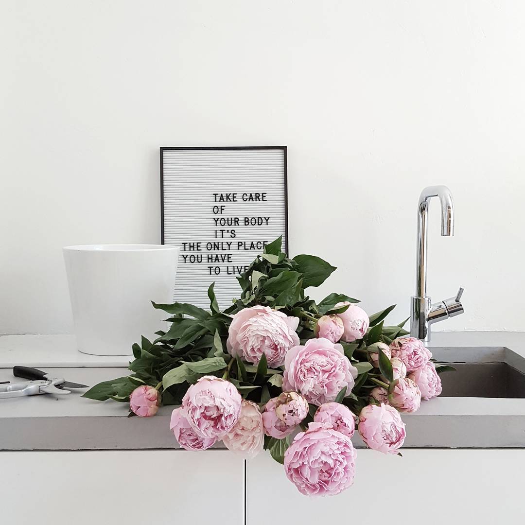 12 θηλυκές πινελιές που θα αλλάξουν το σπίτι σας εύκολα & οικονομικά