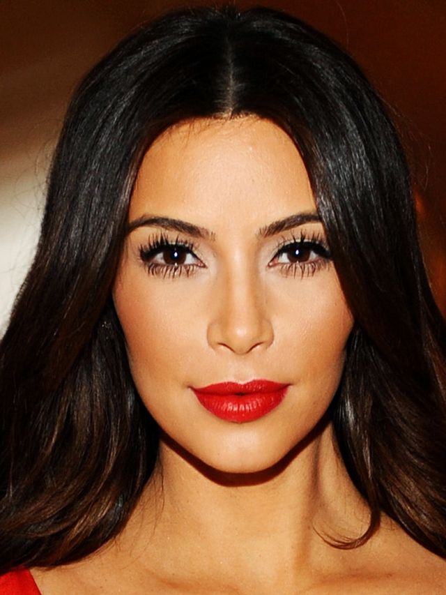 Οι celebrities επιλέγουν το φλογερό κόκκινο στο μακιγιάζ τους