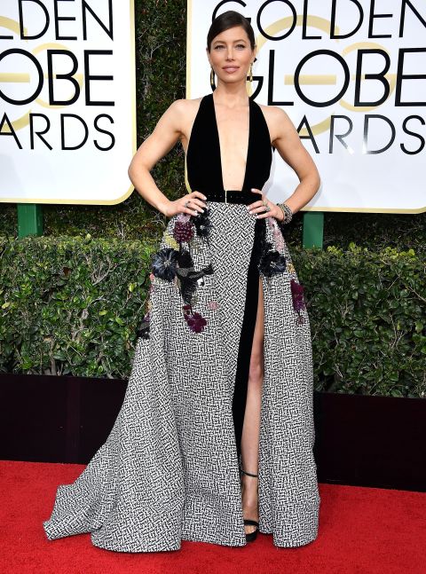 Τα πιο εντυπωσιακά ντεκολτέ των σταρ που έκοψαν την ανάσα