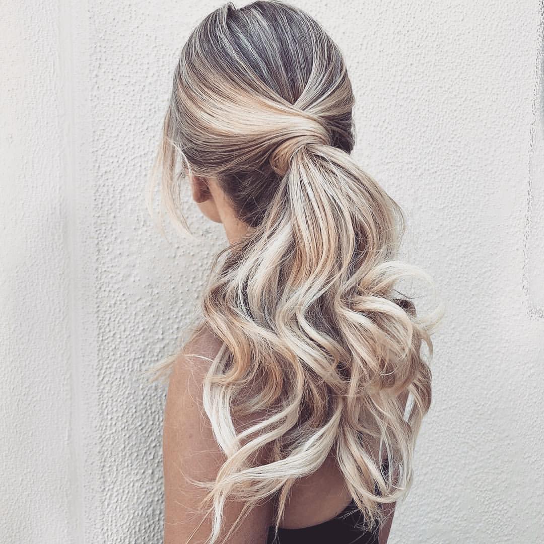 Ο πιο chic τρόπος να πιάσετε τα μαλλιά σας αλογοουρά