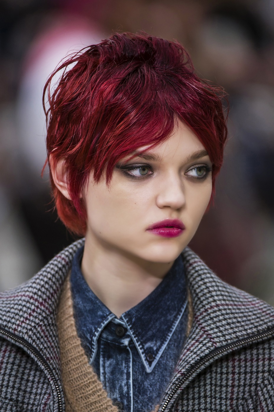 Οι τάσεις στο μακιγιάζ και το hairstyle του χειμώνα που πρέπει να ξέρεις