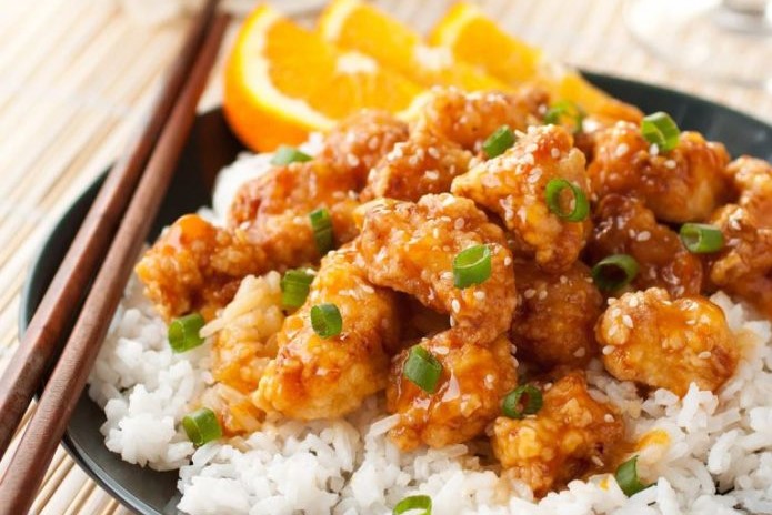 Κάν'του την καλύτερη έκπληξη ετοιμάζοντας κινέζικο κοτόπουλο με πορτοκάλι
