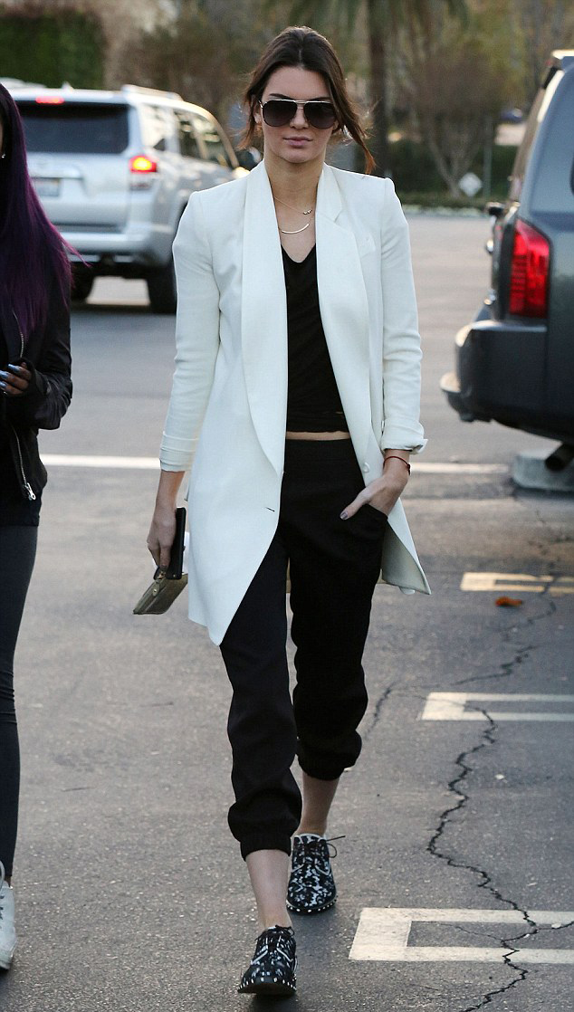 6 black & white συνδυασμοί από τις σταρ