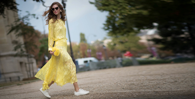 Sneakers + φορέματα: Ο αγαπημένος συνδυασμός των celebrities