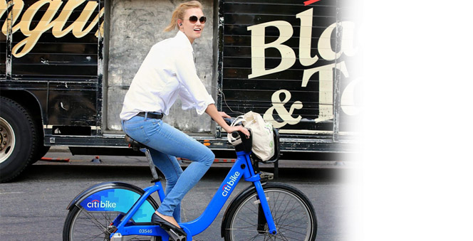 8 σταρ που επιλέγουν το ποδήλατο για τις μετακινήσεις τους