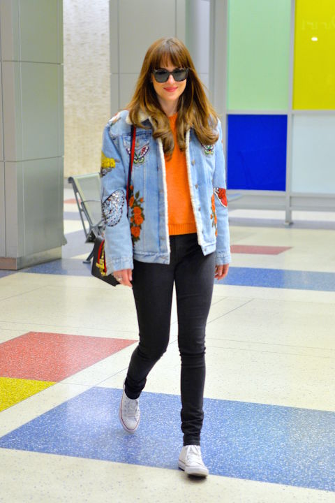 5 λόγοι που λατρεύουμε το look της Dakota Johnson