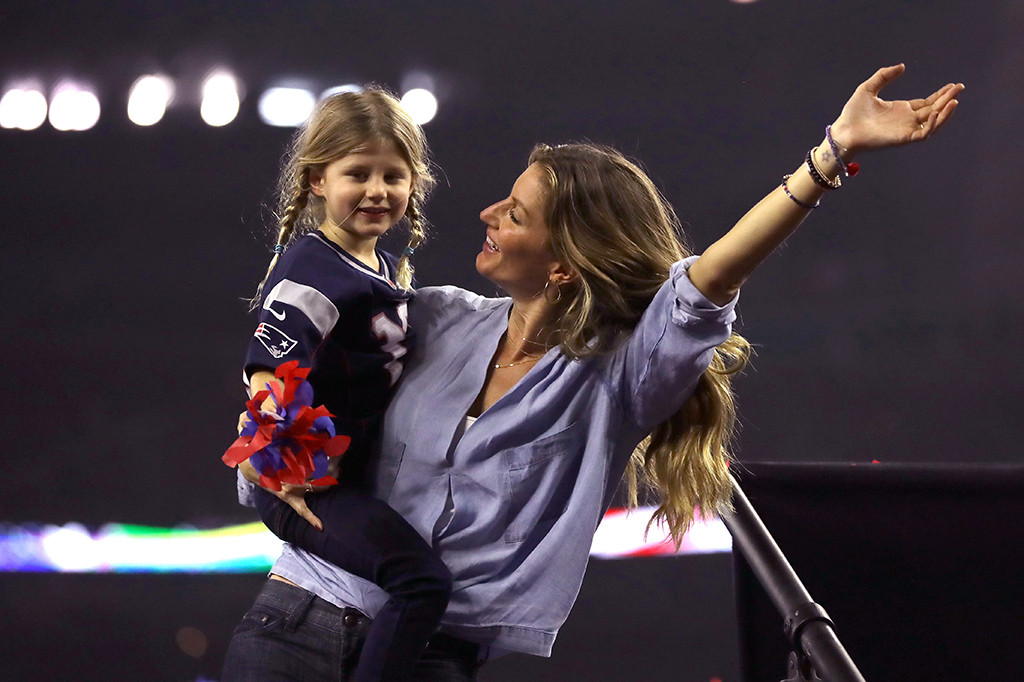 Η Gisele γιορτάζει τη νίκη του συζύγου της στο Super Bowl
