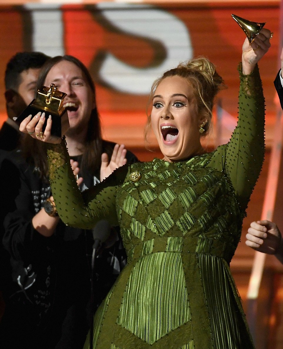 Γιατί η Adele έσπασε στα δύο το βραβείο Grammy;