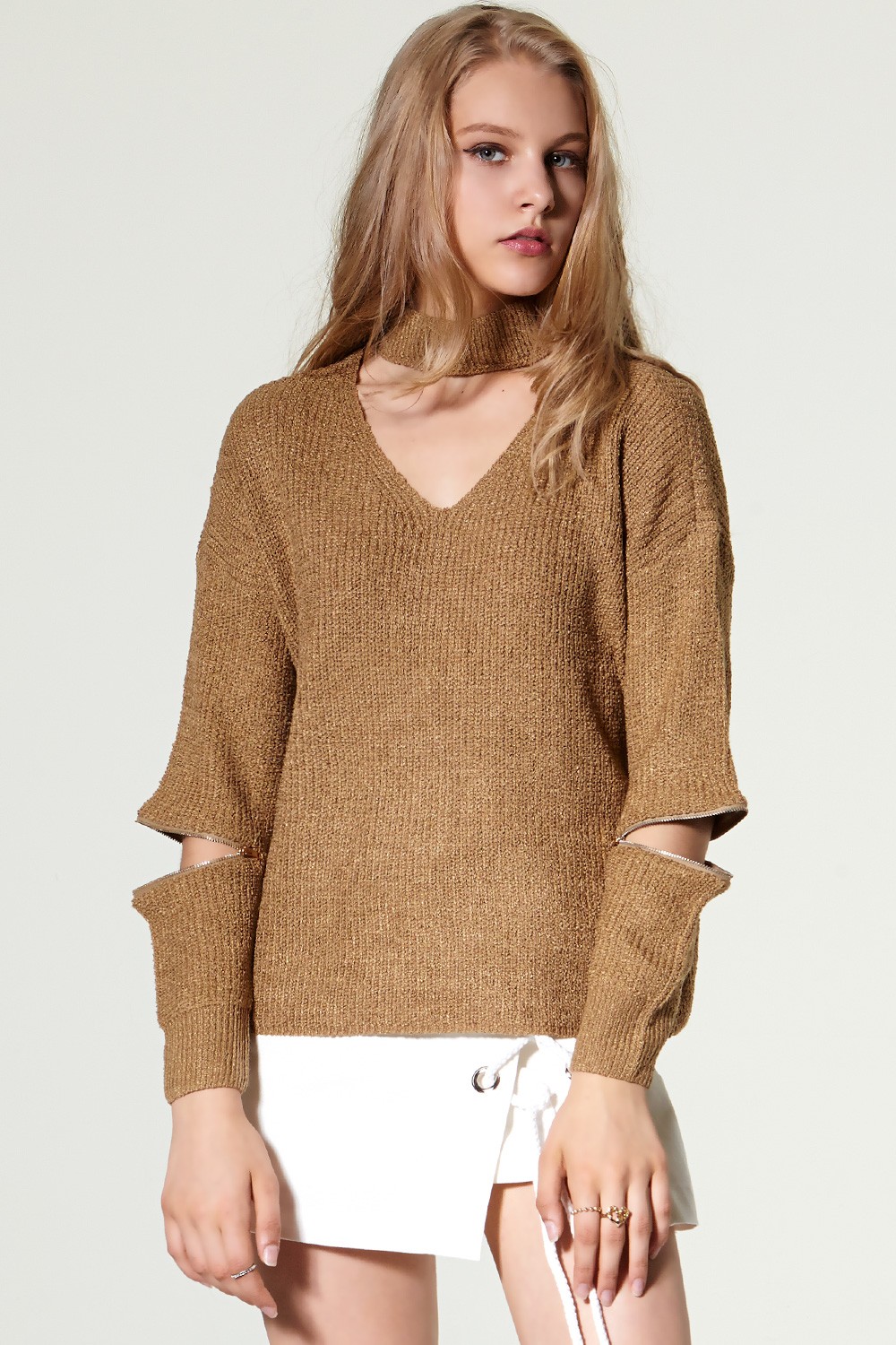 Olivia Palermo: 4 λουκ με το ίδιο πουλόβερ