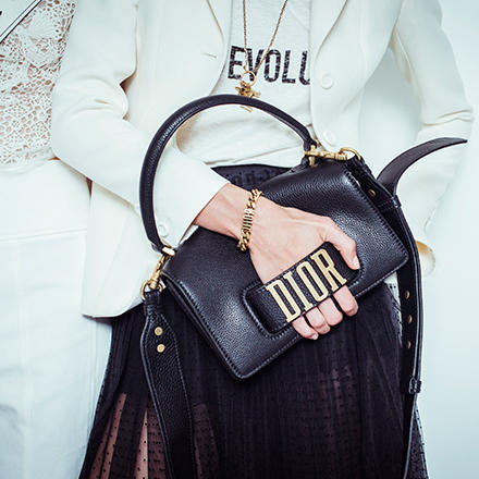 J' Adior: Αυτά τα αξεσουάρ τα ονειρεύονται όλες οι γυναίκες