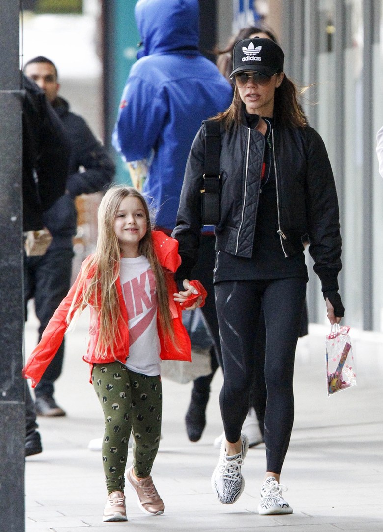 Victoria Beckham: Σπορ εμφάνιση με την κόρη της #shopthelook