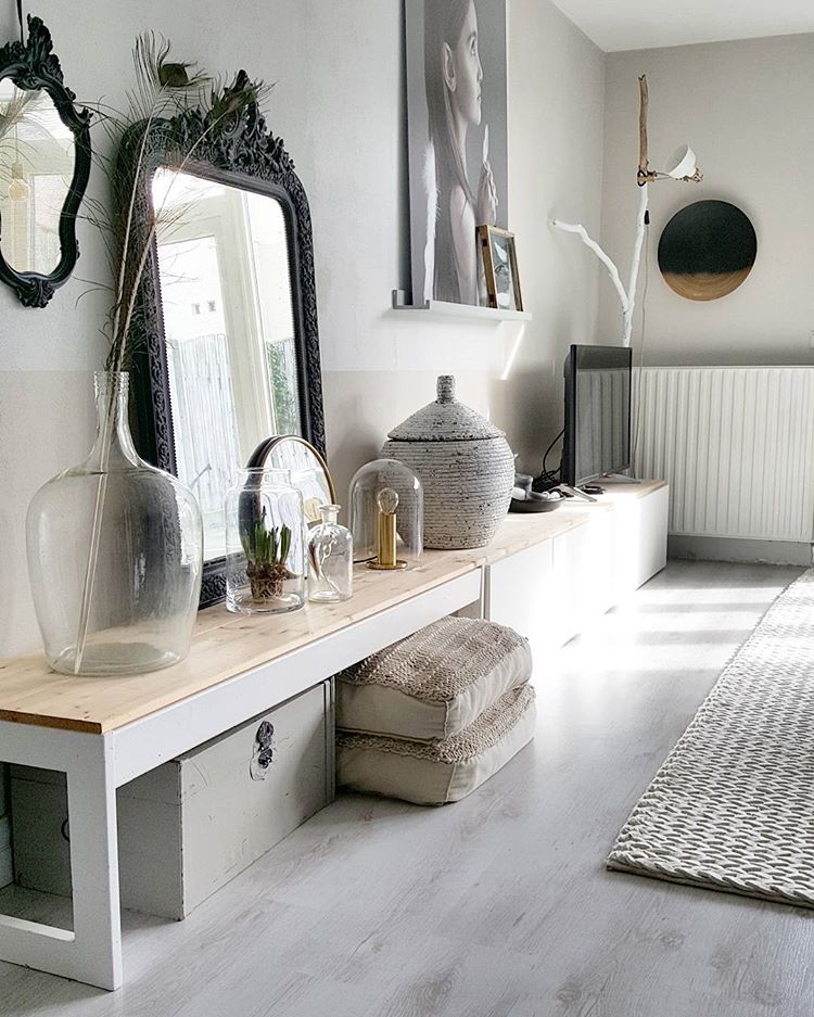 Ένα θηλυκό σπίτι που ισορροπεί μεταξύ κλασικού & μοντέρνου