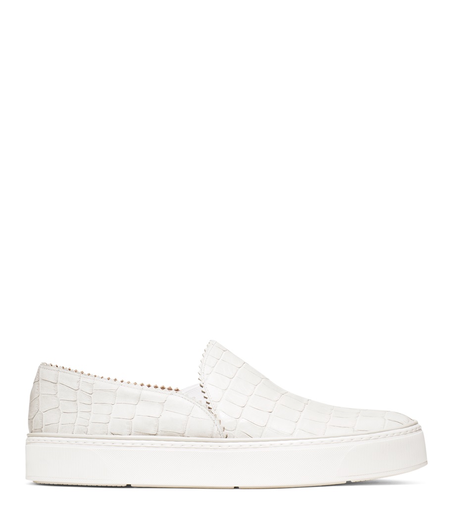 On-line shopping: To basic look της Selena Gomez θα γίνει το αγαπημένο σας