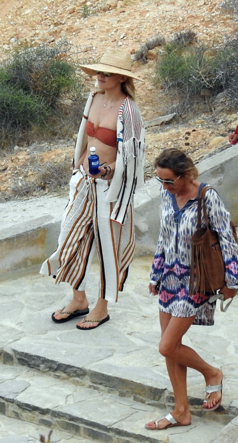 Οι σταρ φόρεσαν τα μαγιό τους