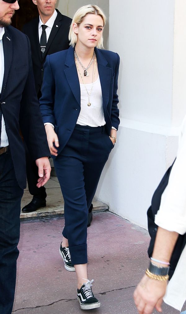 Βρήκαμε τα low-budget sneakers των σταρ