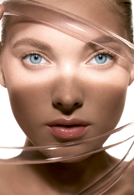 Η θεραπεία με φως και κουρκουμά για νεανικό δέρμα (διώχνει και την ακμή)