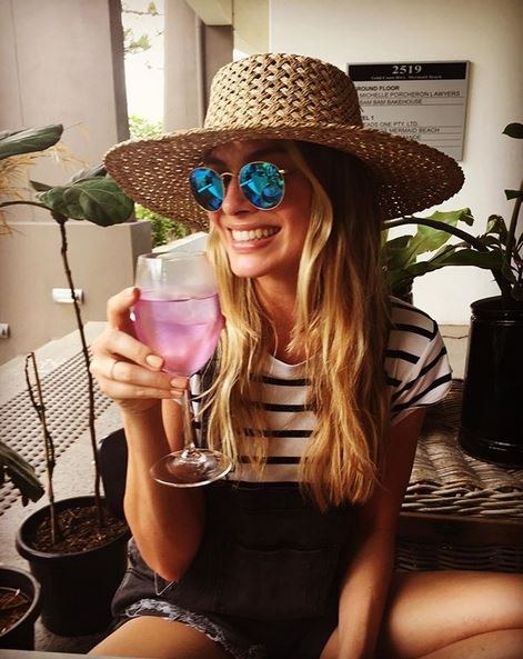 Η Margot Robbie έχει το πιο καλοκαιρινό Instagram